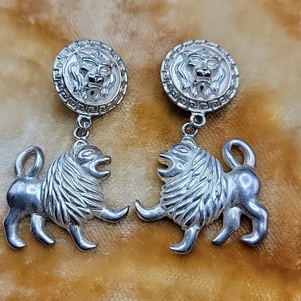 Rare Find Vintage Silver Tone Lion Medallion Drop Earrings Greek Key Detail Leo